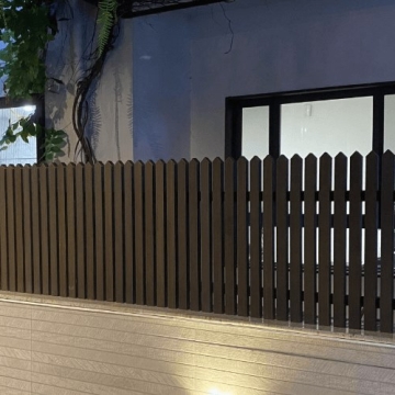 Mẫu hàng rào gỗ nhựa ngoài trời hot nhất 2024